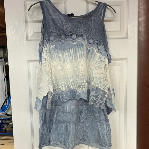 Chic Layered Lace Women's Blouse - Blue and White - Picture 2 of 2